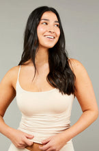 Load image into Gallery viewer, Tani Shoe String Singlet