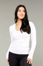 Load image into Gallery viewer, Tani Reg Scoop Long Sleeve / White