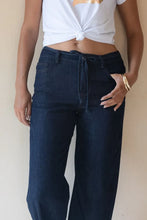 Load image into Gallery viewer, IVY BARRELL JEAN - DARK BLUE