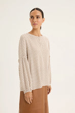 Load image into Gallery viewer, Yarra Trail Lava Top