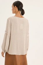 Load image into Gallery viewer, Yarra Trail Lava Top