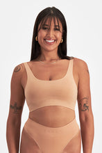 Load image into Gallery viewer, Bases Seamless Scoop Crop / Blush Latte