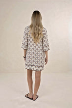 Load image into Gallery viewer, VINTAGE TALES SHIFT DRESS - CREAM/CHOC