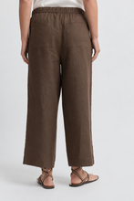 Load image into Gallery viewer, Tirari Pintuck Pant Coco