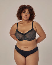Load image into Gallery viewer, Delicate Lace Underwire Bra / Black