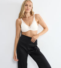 Load image into Gallery viewer, BODY MAKE UP ILLUSION LACE WIRED PADDED - Ecru White