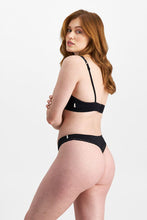 Load image into Gallery viewer, JW Paris Delicate Gee / Black