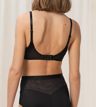 Load image into Gallery viewer, Airy Sensation T Shirt Bra / Black