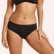 Load image into Gallery viewer, Lady Leaks Midi Brief / Black