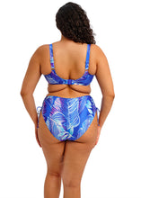 Load image into Gallery viewer, Maluku Island Crop Bikini Top - Atlantic hue
