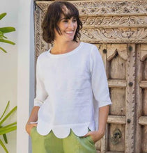 Load image into Gallery viewer, 100% Linen SS Scallop Hem Top - White
