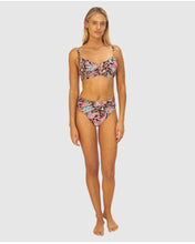 Load image into Gallery viewer, Marrakesh Ruched Mid Pant
