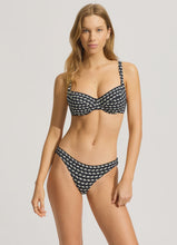 Load image into Gallery viewer, Mala DD Cup Underwire Bikini Top - Black
