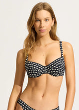 Load image into Gallery viewer, Mala DD Cup Underwire Bikini Top - Black
