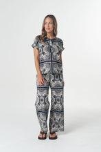 Load image into Gallery viewer, Desert Linen Cotton Blouse - Desert Palm Print
