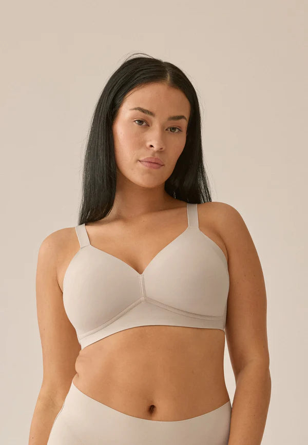 Naturana Side Smoothing Soft Cup Wireless Padded Bra / Nude