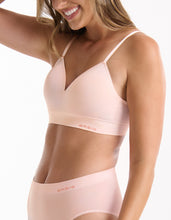 Load image into Gallery viewer, Ambra Bondi Bare Padded Longline Bra - Shell
