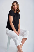 Load image into Gallery viewer, Cotton Shaped Hem Tee / Black
