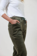 Load image into Gallery viewer, Cotton/Elastane Cord Jogger - Khaki
