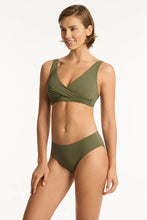 Load image into Gallery viewer, Eco Essentials Cross Front Multifit Bra / Khaki
