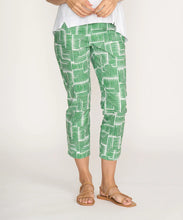 Load image into Gallery viewer, Fuss free capri - Lush Leaves
