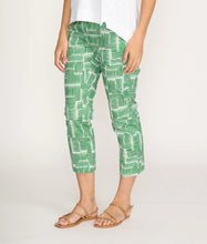 Load image into Gallery viewer, Fuss free capri - Lush Leaves
