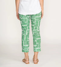 Load image into Gallery viewer, Fuss free capri - Lush Leaves
