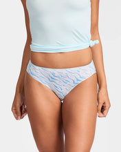 Load image into Gallery viewer, Jockey Women's No Panty Line Promise Summer Waves
