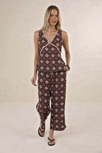 Load image into Gallery viewer, VINTAGE TALES TOP - CHOC/CREAM
