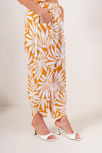 Load image into Gallery viewer, Summer Days 7/8 Split Hem Linen Pant
