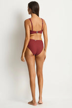 Load image into Gallery viewer, Spinnaker Cross Front Multifit Bra - Terracotta
