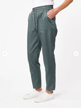 Load image into Gallery viewer, Mercer Short Length Pant - Plantation
