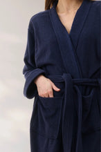 Load image into Gallery viewer, Givoni Mid length Wrap / navy

