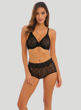 Load image into Gallery viewer, Halo Lace Moulded Underwired Bra Black
