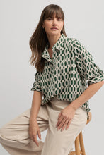 Load image into Gallery viewer, Yarra Trail Impression Shirt
