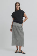 Load image into Gallery viewer, Insignia Knit Black
