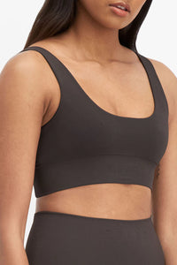 Bases Seamless Scoop Crop / Dusted Black