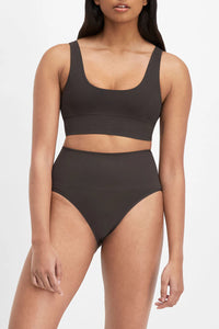 Bases Seamless Scoop Crop / Dusted Black