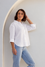 Load image into Gallery viewer, White Linen 3/4 Sleeve Shirt

