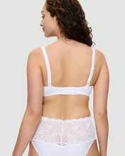 Load image into Gallery viewer, Amourette Wired Padded Bra - White
