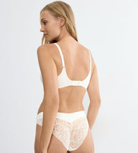 Load image into Gallery viewer, BODY MAKE UP ILLUSION LACE WIRED PADDED - Ecru White
