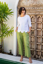Load image into Gallery viewer, 100% Linen SS Scallop Hem Top - White
