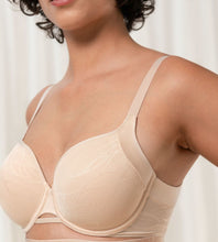 Load image into Gallery viewer, Airy Sensation T Shirt Bra / Nude Beige
