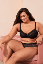 Load image into Gallery viewer, Luxury Lace Classic Non-Contour Bra / Black
